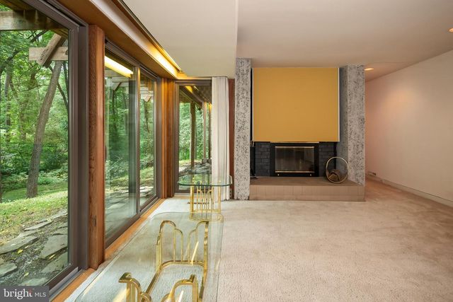 2300 S CEDAR CREST BLVD, Allentown, PA 18103