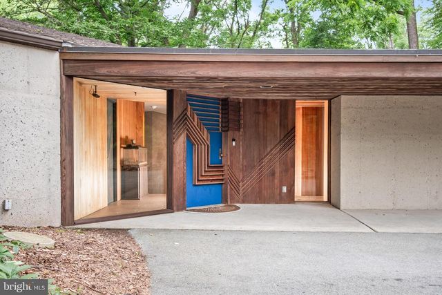 2300 S CEDAR CREST BLVD, Allentown, PA 18103