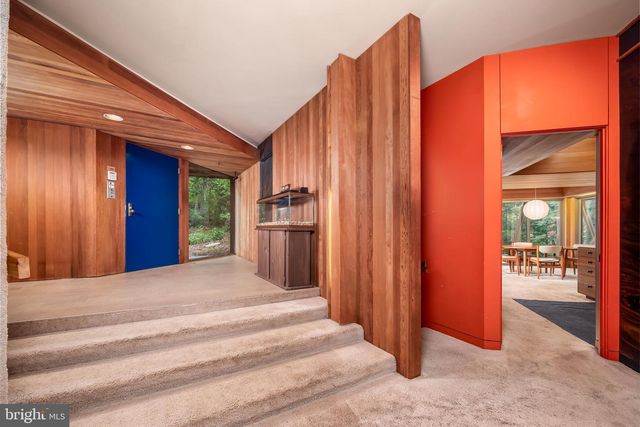 2300 S CEDAR CREST BLVD, Allentown, PA 18103