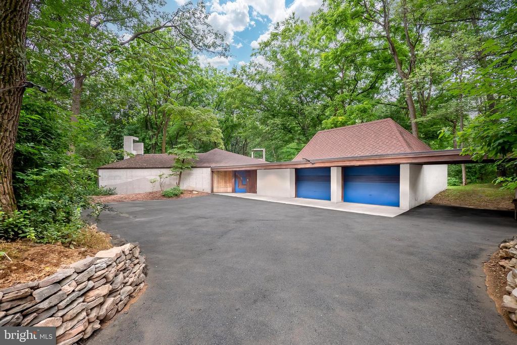 2300 S CEDAR CREST BLVD, Allentown, PA 18103