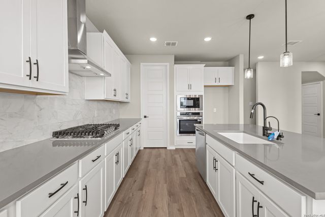 127 Highland Park, Castroville, TX 78009
