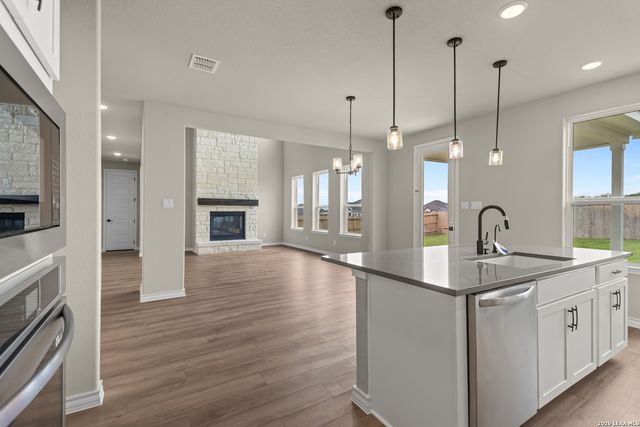127 Highland Park, Castroville, TX 78009