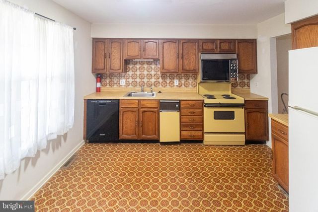 932 KINGS CRFT, Cherry Hill, NJ 08034
