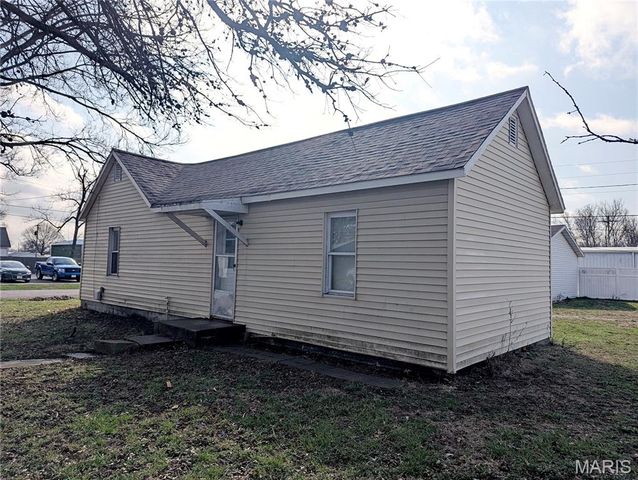 701 White Avenue, Greenville, IL 62246