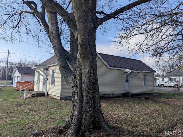 701 White Avenue, Greenville, IL 62246