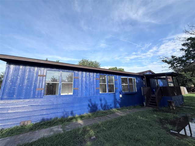 111 King Road, Hackberry, TX 75036
