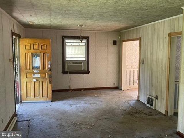 31 E 10TH AVE, Runnemede, NJ 08078