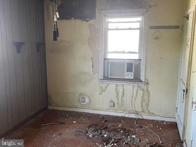 31 E 10TH AVE, Runnemede, NJ 08078