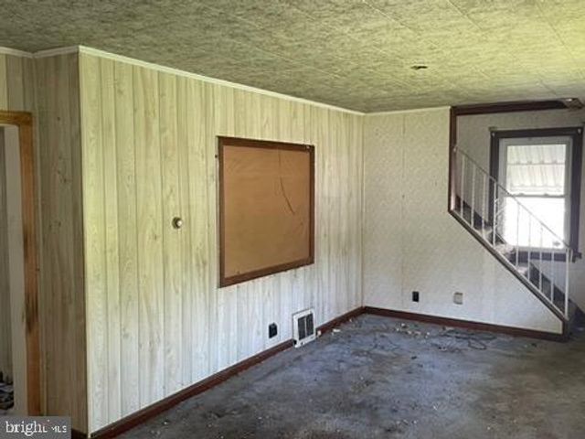 31 E 10TH AVE, Runnemede, NJ 08078