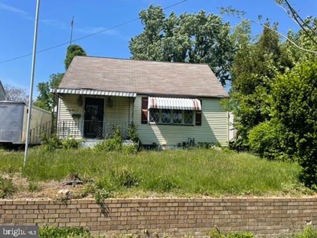 31 E 10TH AVE, Runnemede, NJ 08078