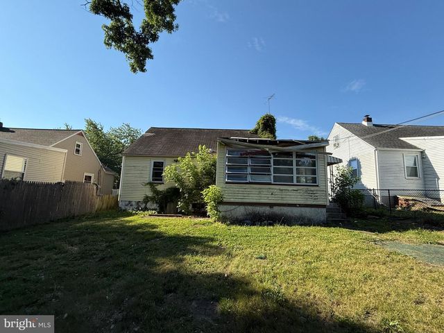 31 E 10TH AVE, Runnemede, NJ 08078