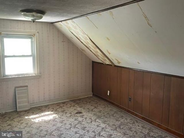 31 E 10TH AVE, Runnemede, NJ 08078