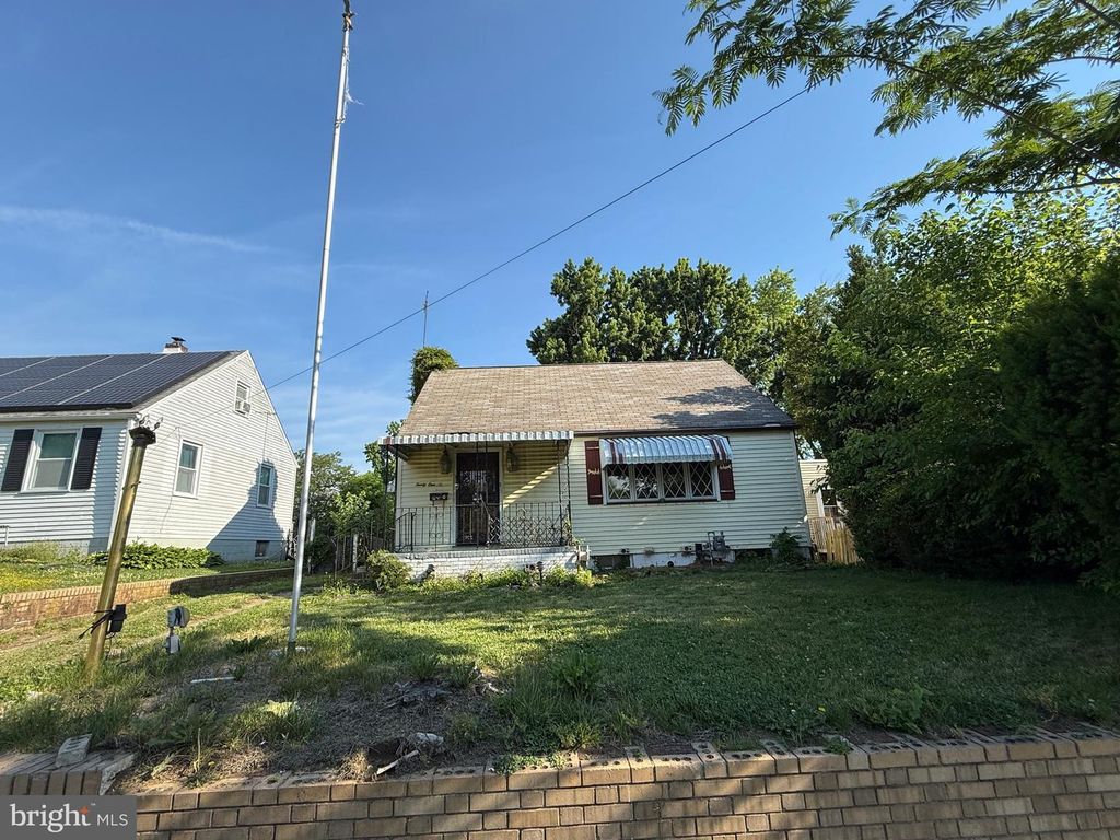 31 E 10TH AVE, Runnemede, NJ 08078