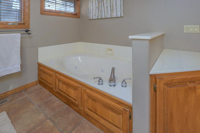 2992 W Nottingham Street, Springfield, MO 65810