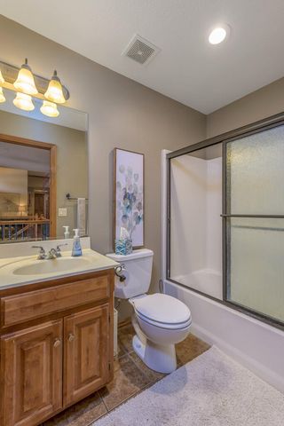 2992 W Nottingham Street, Springfield, MO 65810