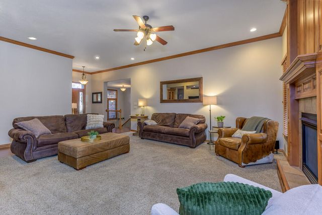 2992 W Nottingham Street, Springfield, MO 65810