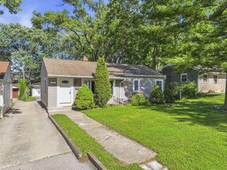 121 S ARCHER Road, Mundelein, IL 60060