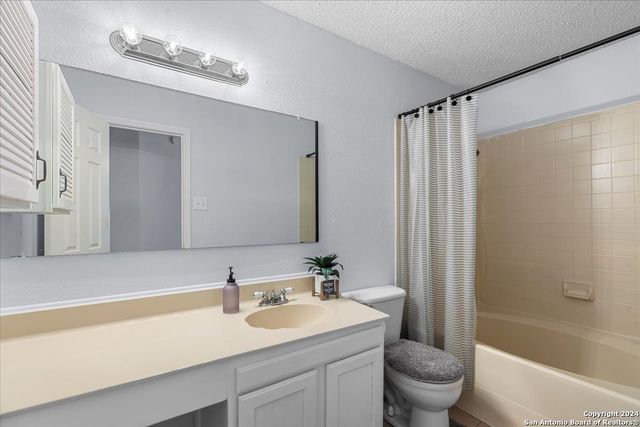 7122 SUNLIT TRAIL DR, San Antonio, TX 78244