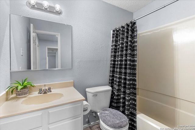 7122 SUNLIT TRAIL DR, San Antonio, TX 78244