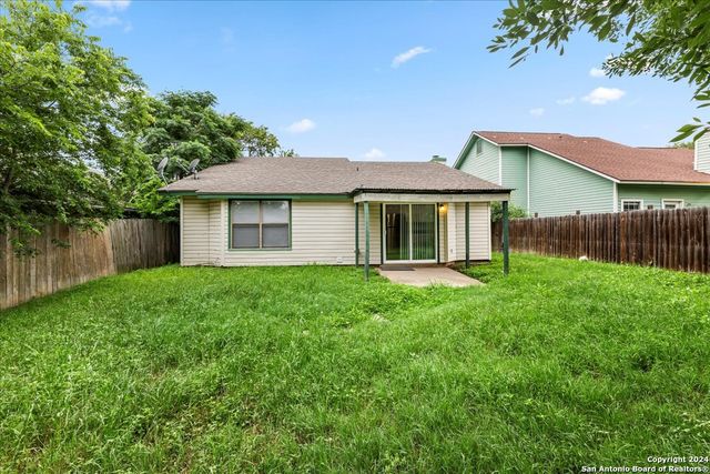 7122 SUNLIT TRAIL DR, San Antonio, TX 78244