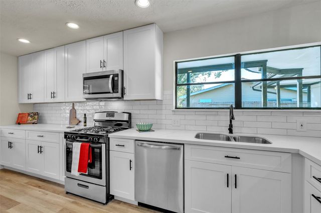 5502 Hewitt Dr Drive, Houston, TX 77092