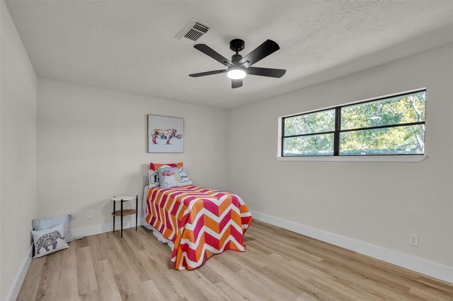 5502 Hewitt Dr Drive, Houston, TX 77092