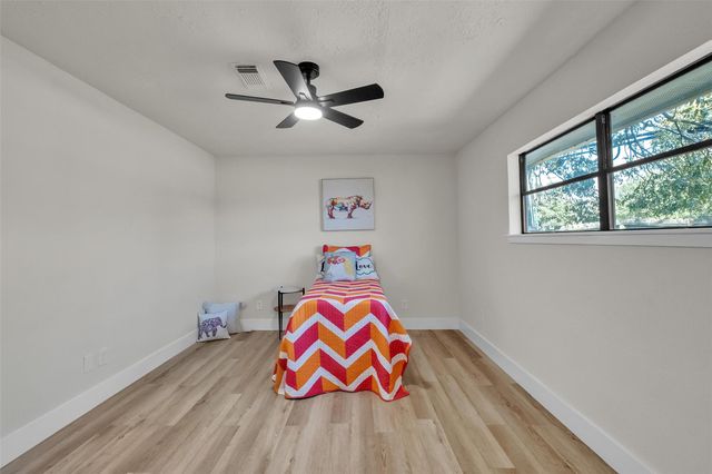 5502 Hewitt Dr Drive, Houston, TX 77092