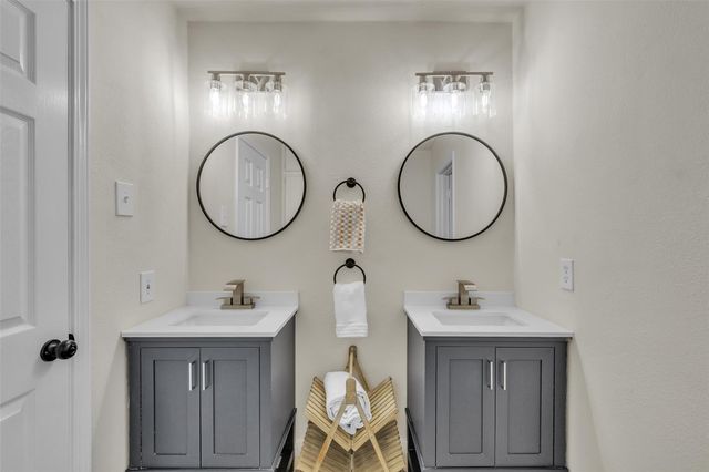 5502 Hewitt Dr Drive, Houston, TX 77092