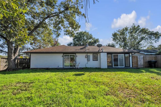 5502 Hewitt Dr Drive, Houston, TX 77092