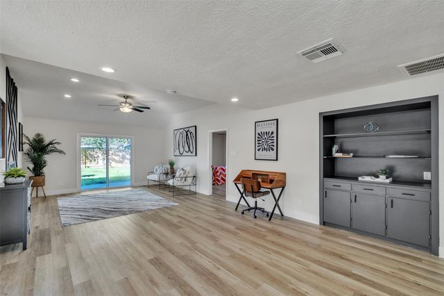 5502 Hewitt Dr Drive, Houston, TX 77092