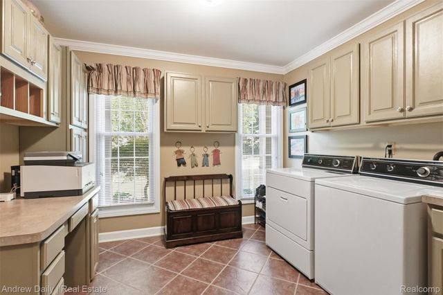 21649 Shadybrook Drive, Novi, MI 48375