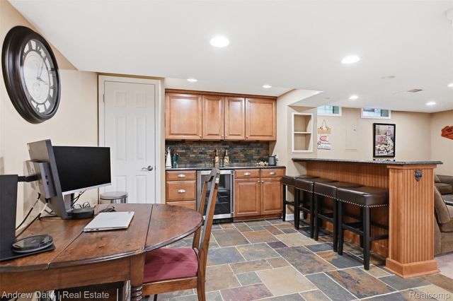 21649 Shadybrook Drive, Novi, MI 48375