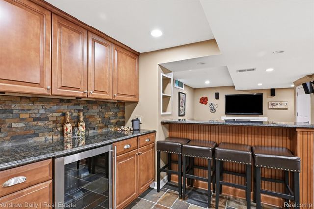 21649 Shadybrook Drive, Novi, MI 48375