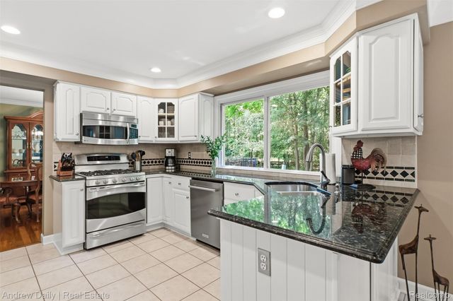 21649 Shadybrook Drive, Novi, MI 48375