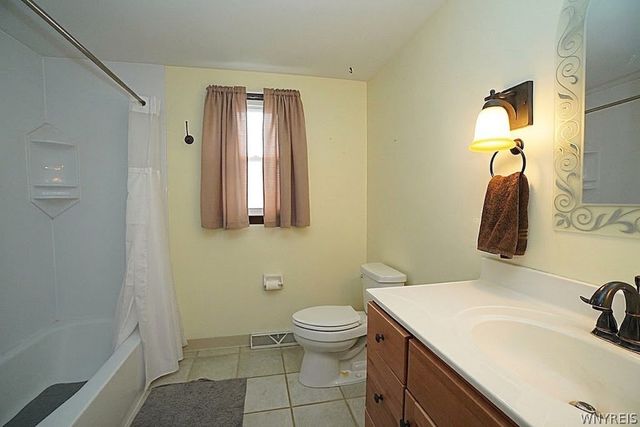 2974 Walck Drive, Wheatfield, NY 14120