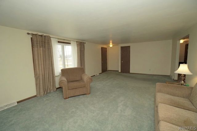 2974 Walck Drive, Wheatfield, NY 14120