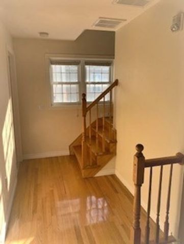 17 Bradford St 2, Plymouth, MA 02360