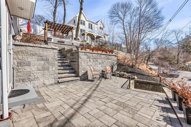 2 Deane Ave A, Winthrop, MA 02152