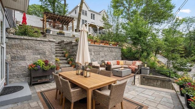 2 Deane Ave A, Winthrop, MA 02152