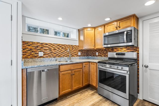 2 Deane Ave A, Winthrop, MA 02152