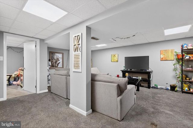 77 HILLSIDE CIR, Camp Hill, PA 17011