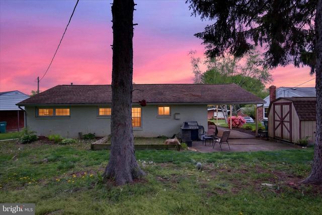 77 HILLSIDE CIR, Camp Hill, PA 17011