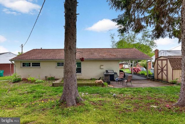 77 HILLSIDE CIR, Camp Hill, PA 17011