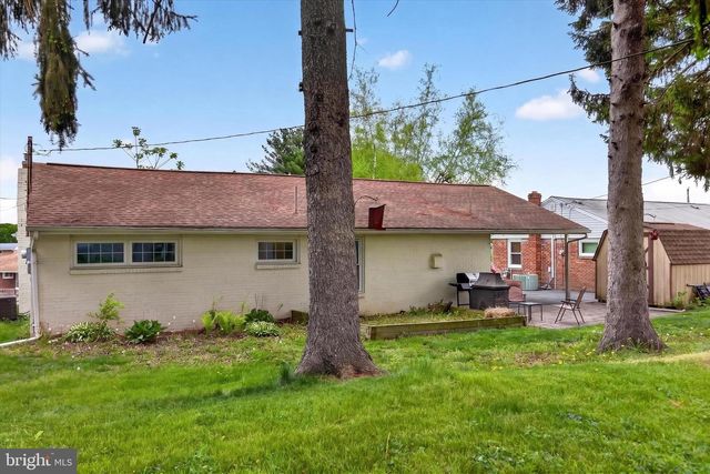 77 HILLSIDE CIR, Camp Hill, PA 17011