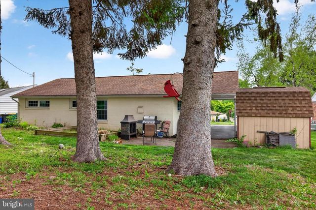 77 HILLSIDE CIR, Camp Hill, PA 17011