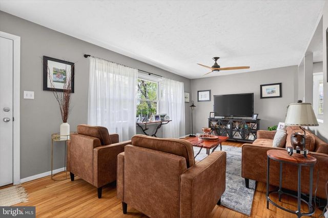 77 HILLSIDE CIR, Camp Hill, PA 17011