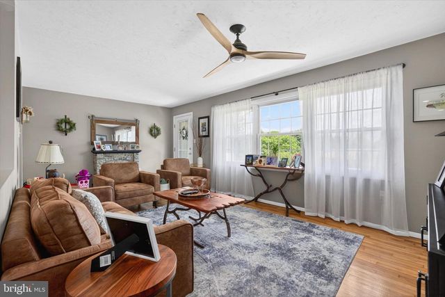 77 HILLSIDE CIR, Camp Hill, PA 17011