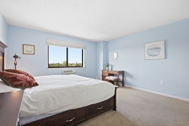 151 Coolidge Ave 712, Watertown, MA 02472