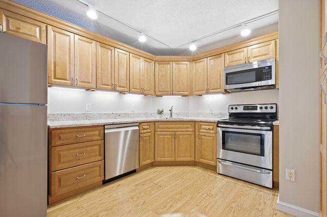 151 Coolidge Ave 712, Watertown, MA 02472