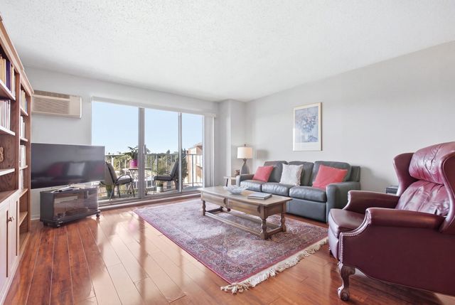 151 Coolidge Ave 712, Watertown, MA 02472